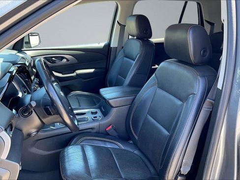Used 2020 Chevrolet Traverse Premier FWD image 24
