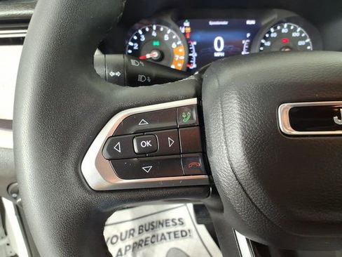 Used 2023 Jeep Compass Latitude AWD/4WD image 17
