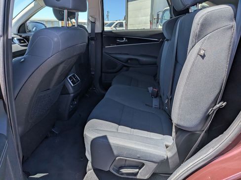 Used 2019 Kia Sorento AWD V6 image 26