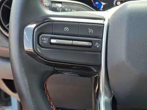 Used 2025 Chevrolet Colorado Z71 w/ Technology Package AWD/4WD image 19