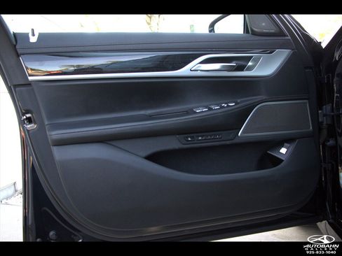 Used 2019 BMW 740i w/ M Sport Package RWD image 18