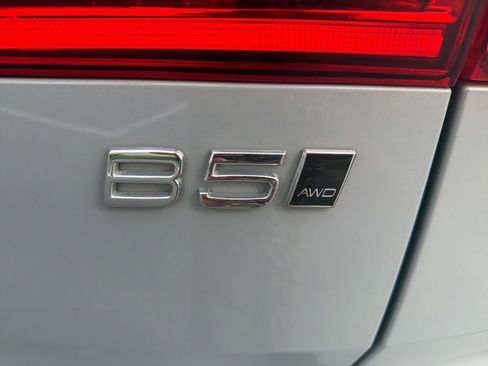 Used 2024 Volvo XC60 B5 Plus AWD/4WD image 4