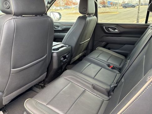 Used 2024 Chevrolet Suburban Premier image 15