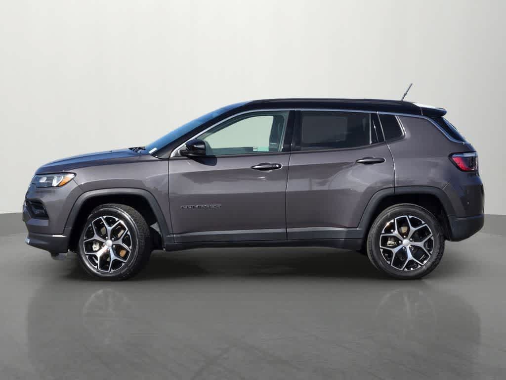 Used 2024 Jeep Compass Limited AWD/4WD image 3