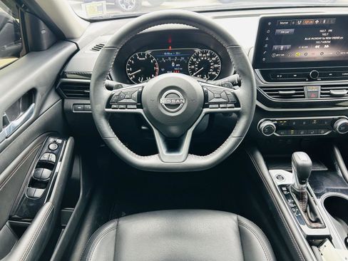 Used 2023 Nissan Altima 2.5 SR w/ SR Premium Package image 12