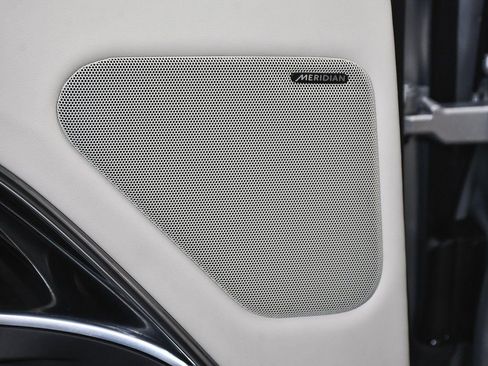 Used 2025 Land Rover Range Rover SE image 17