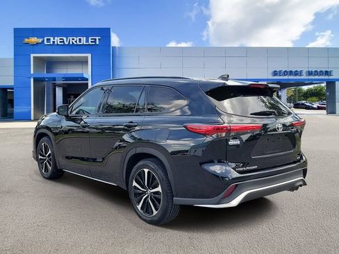 Used 2022 Toyota Highlander XSE FWD image 3