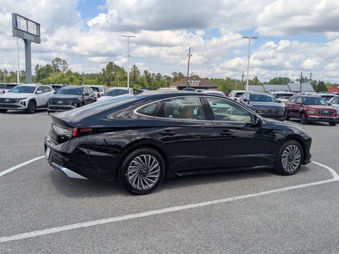 New 2025 Hyundai Sonata Limited FWD image 4