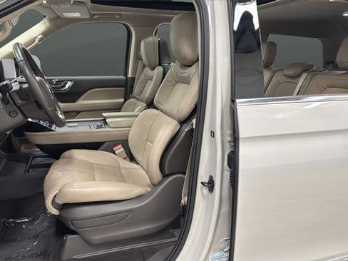 Used 2024 Lincoln Navigator Reserve AWD/4WD image 9