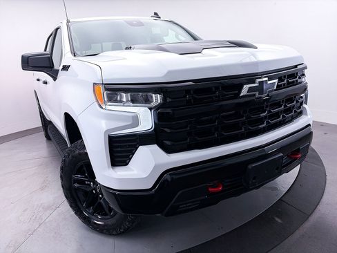 Used 2024 Chevrolet Silverado 1500 LT Trail Boss w/ Convenience Package II AWD/4WD image 3