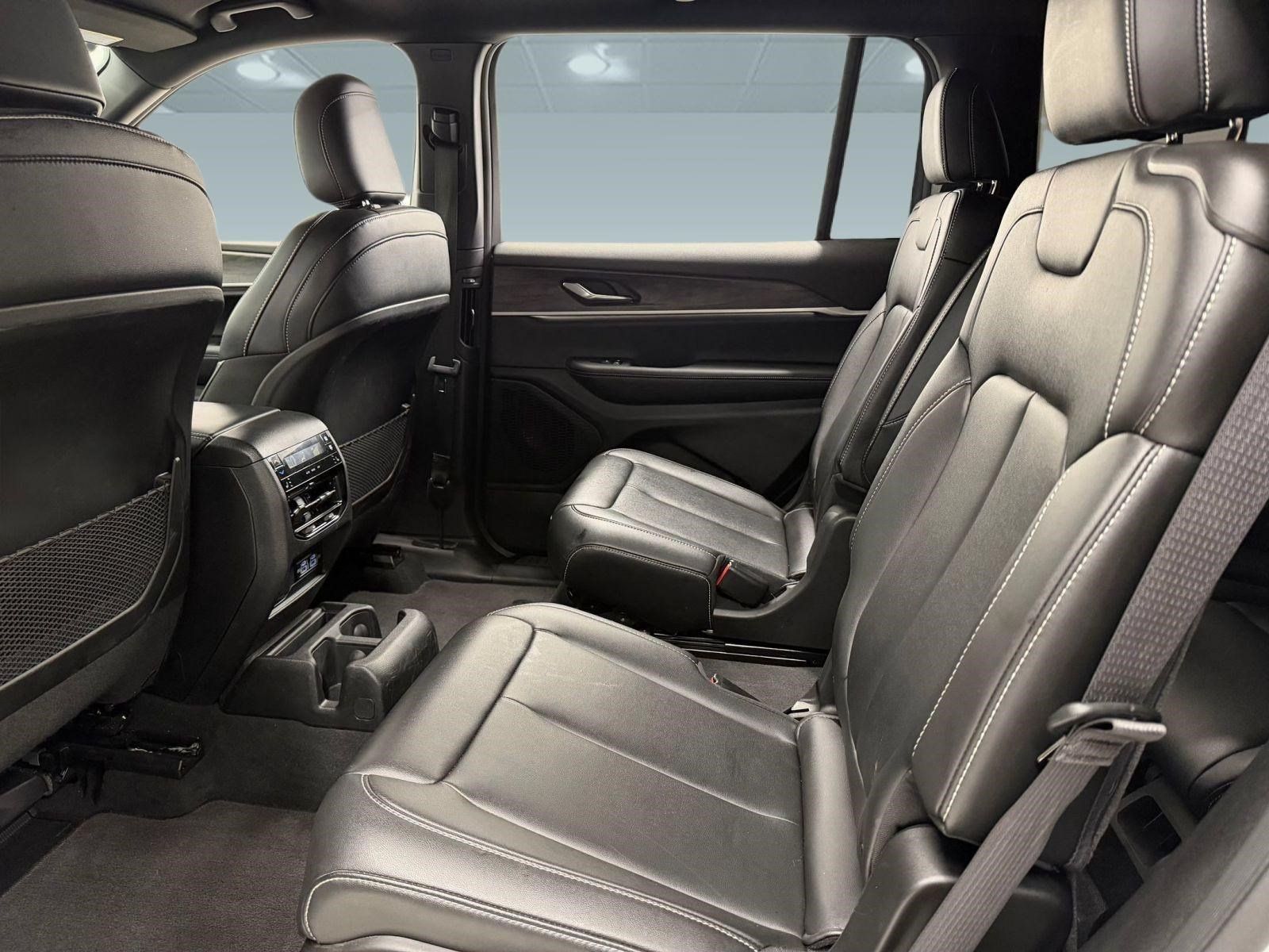 Used 2025 Jeep Grand Cherokee L Limited AWD/4WD image 22