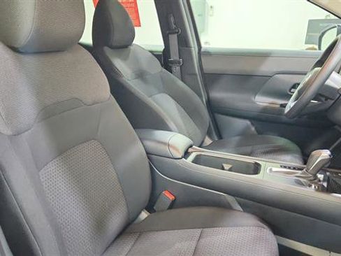 Certified 2025 Nissan Kicks S image 30