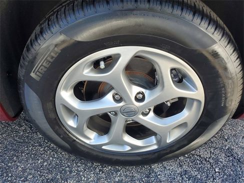 Used 2023 Chrysler Pacifica Limited image 5