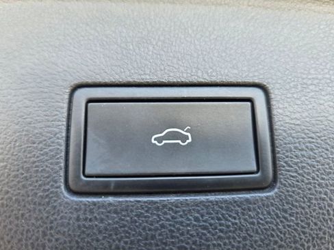 Used 2024 Volkswagen Atlas SE FWD image 13