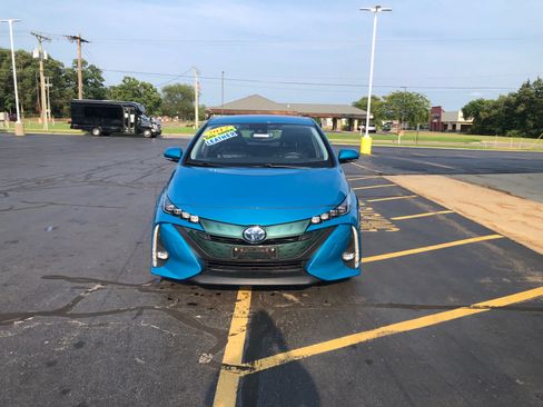 Used 2017 Toyota Prius Prime Advanced FWD image 5