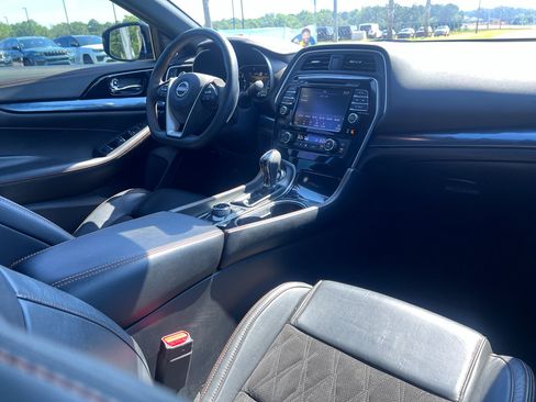 Used 2023 Nissan Maxima SR w/ Sport Mat Group FWD image 16