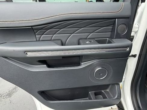 Used 2024 Ford Expedition Platinum image 15