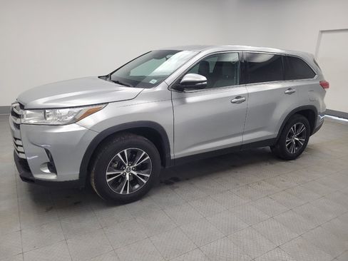 Used 2019 Toyota Highlander LE image 2