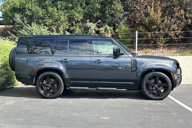 Certified 2025 Land Rover Defender 130 X-Dynamic SE AWD/4WD image 6