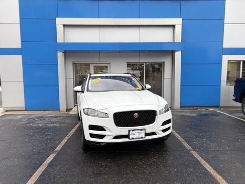 Used 2019 Jaguar F-PACE Prestige image 3