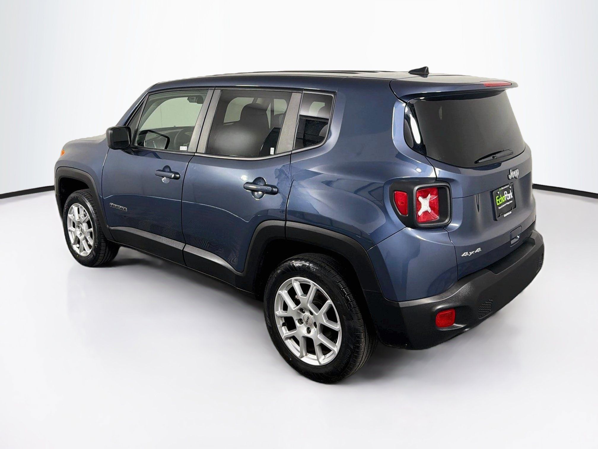 Used 2023 Jeep Renegade Latitude AWD/4WD image 5