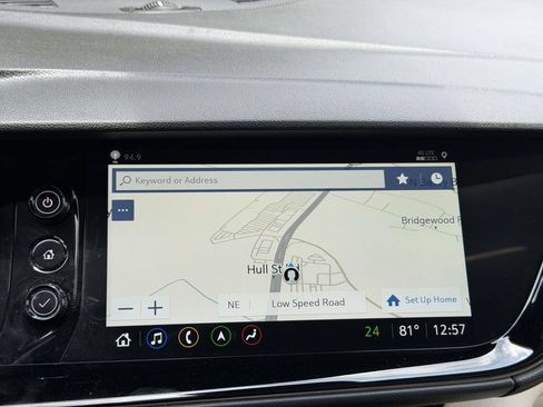 Used 2022 Buick Envision Avenir w/ Technology Package II FWD image 3