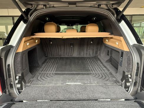 Certified 2025 Land Rover Range Rover SE AWD/4WD image 28