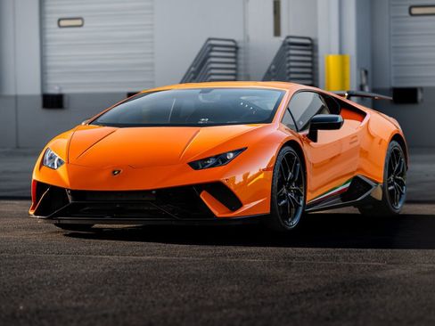Used 2018 Lamborghini Huracan Performante image 6