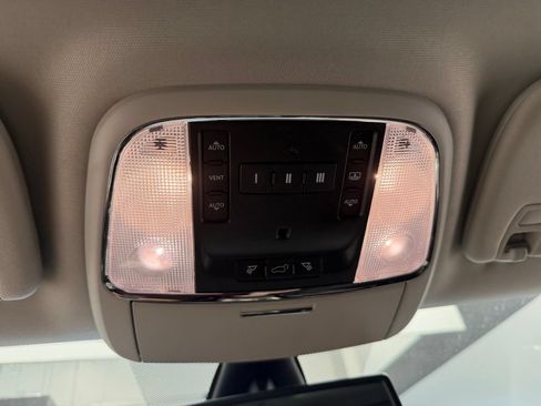 Used 2012 Jeep Grand Cherokee Limited w/ Luxury Group II AWD/4WD image 26