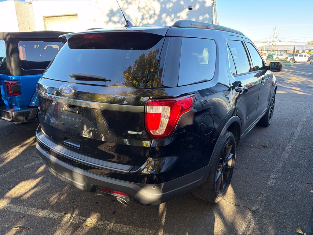 Used 2019 Ford Explorer XLT w/ Equipment Group 202A AWD/4WD image 4