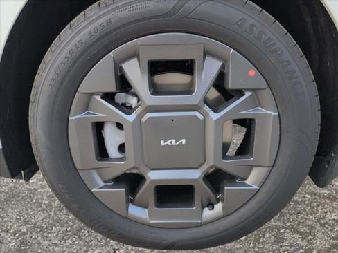 New 2026 Kia Carnival EX FWD image 16