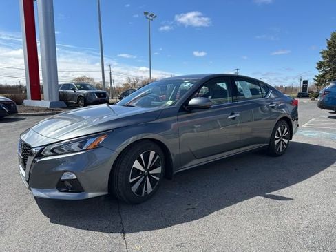 Certified 2020 Nissan Altima 2.5 SV image 3