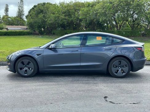 Used 2023 Tesla Model 3 Standard Range image 4