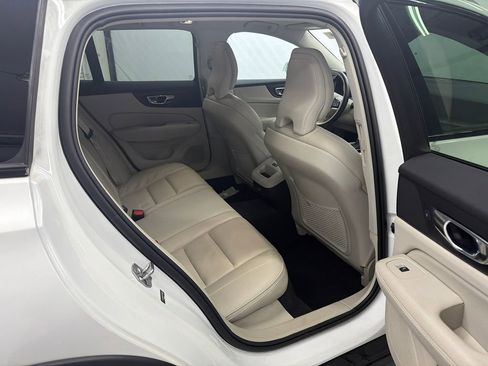 Used 2020 Volvo V60 T5 Cross Country image 17