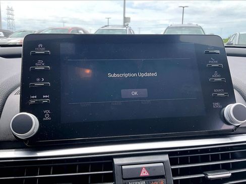 Used 2018 Honda Accord Touring image 32