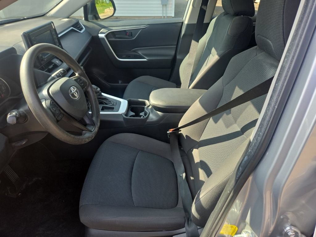 Used 2021 Toyota RAV4 LE w/ Carpet Mat Package (TMS) FWD image 7