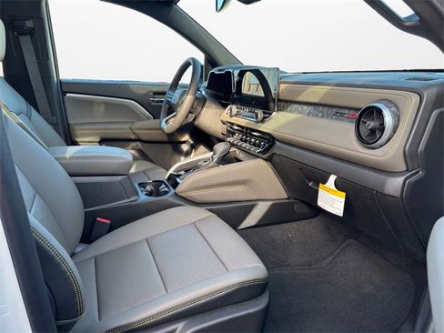 New 2026 Chevrolet Colorado ZR2 w/ Off-Road Front Bumper Package image 15