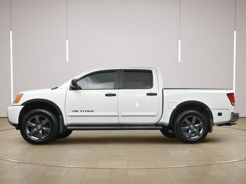 Used 2015 Nissan Titan SV w/ SV Value Truck Package RWD image 23
