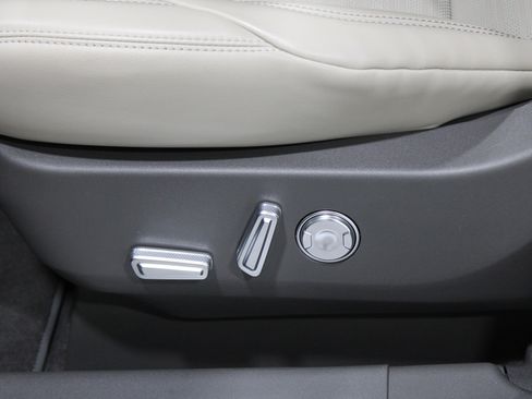 Used 2025 Lincoln Nautilus Reserve AWD/4WD image 4