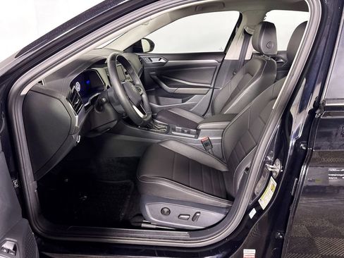 Certified 2024 Volkswagen Jetta SE image 12