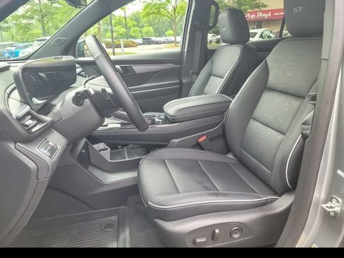 Used 2026 Buick Enclave Sport Touring w/ Power Package FWD image 10