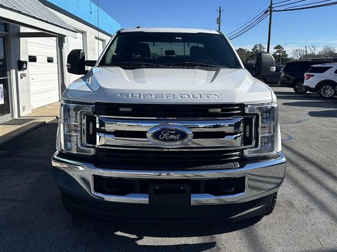 Used 2019 Ford F250 XLT image 2