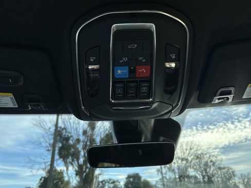 New 2025 Jeep Grand Cherokee Limited w/ Black Appearance Package image 34