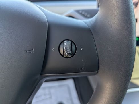 Used 2025 Tesla Model Y Long Range image 28