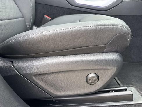 Used 2025 Mercedes-Benz GLE 350 4MATIC image 13