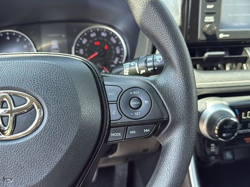 Used 2021 Toyota RAV4 XLE AWD/4WD image 18