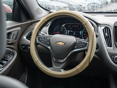 Used 2018 Chevrolet Malibu Premier w/ Premier Sun and Wheel Package FWD image 12