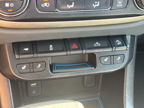 Used 2016 Chevrolet Colorado Z71 AWD/4WD image 32