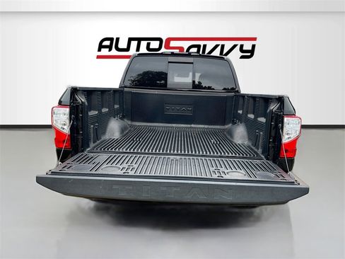 Used 2021 Nissan Titan SV w/ SV Convenience Package image 25