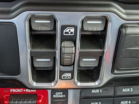 Used 2021 Jeep Gladiator Rubicon AWD/4WD image 24